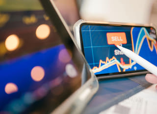 Analisi delle opzioni su Bitcoin, Ethereum e forex da parte di un trader operante su più mercati